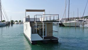rental houseboat in USA